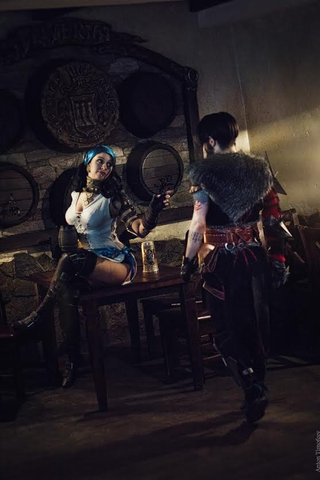 Illustration for article titled Dragon Age Cosplay Gets Hammered, Makes Out